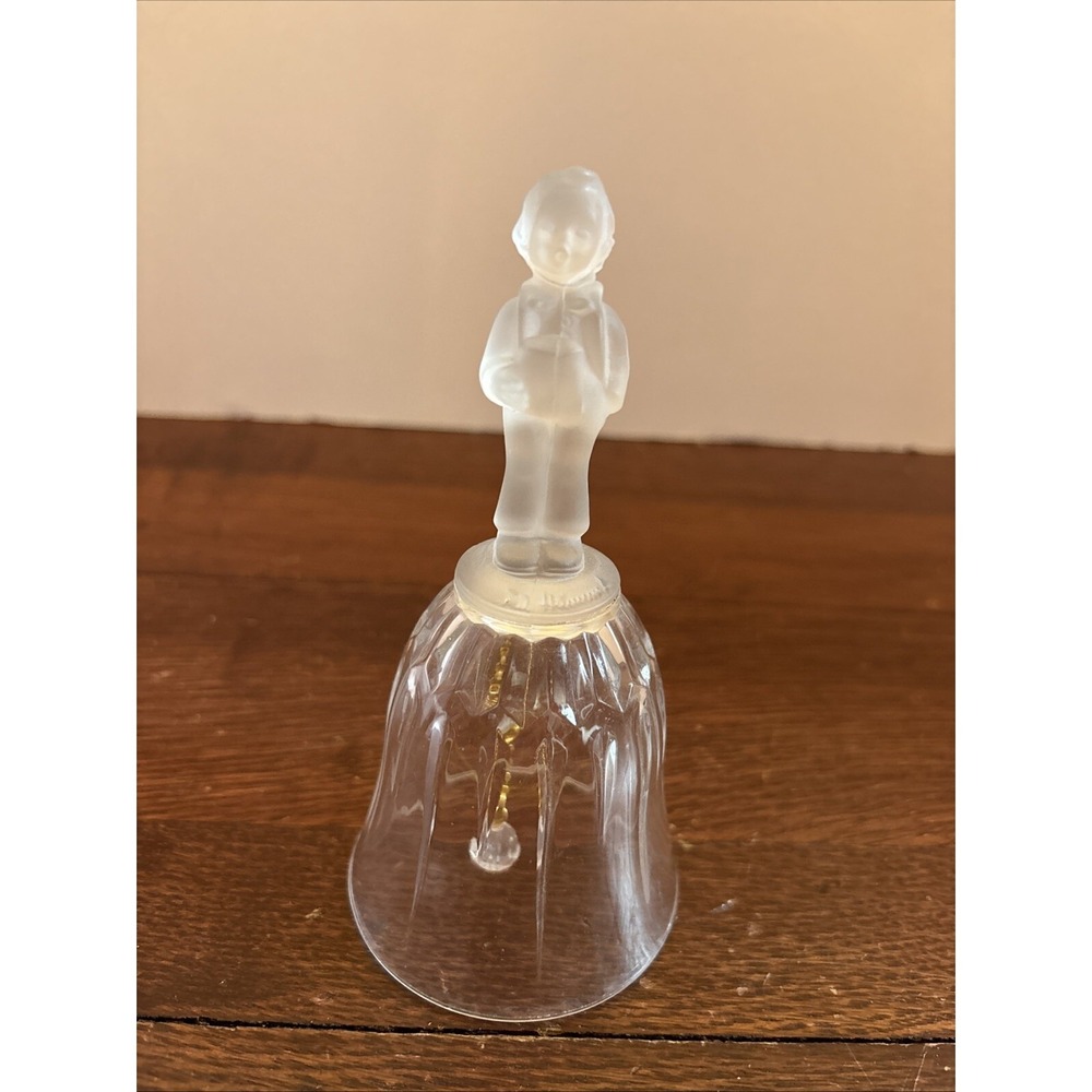 Vintage Avon Hummel Goebel Soloist Crystal Bell Frosted Choir Boy 1994‎